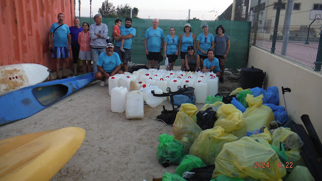 RECOGIDOS CASI 50 BIDONES DE GASOLINA Y 200 KILOS DE BAZURALEZA